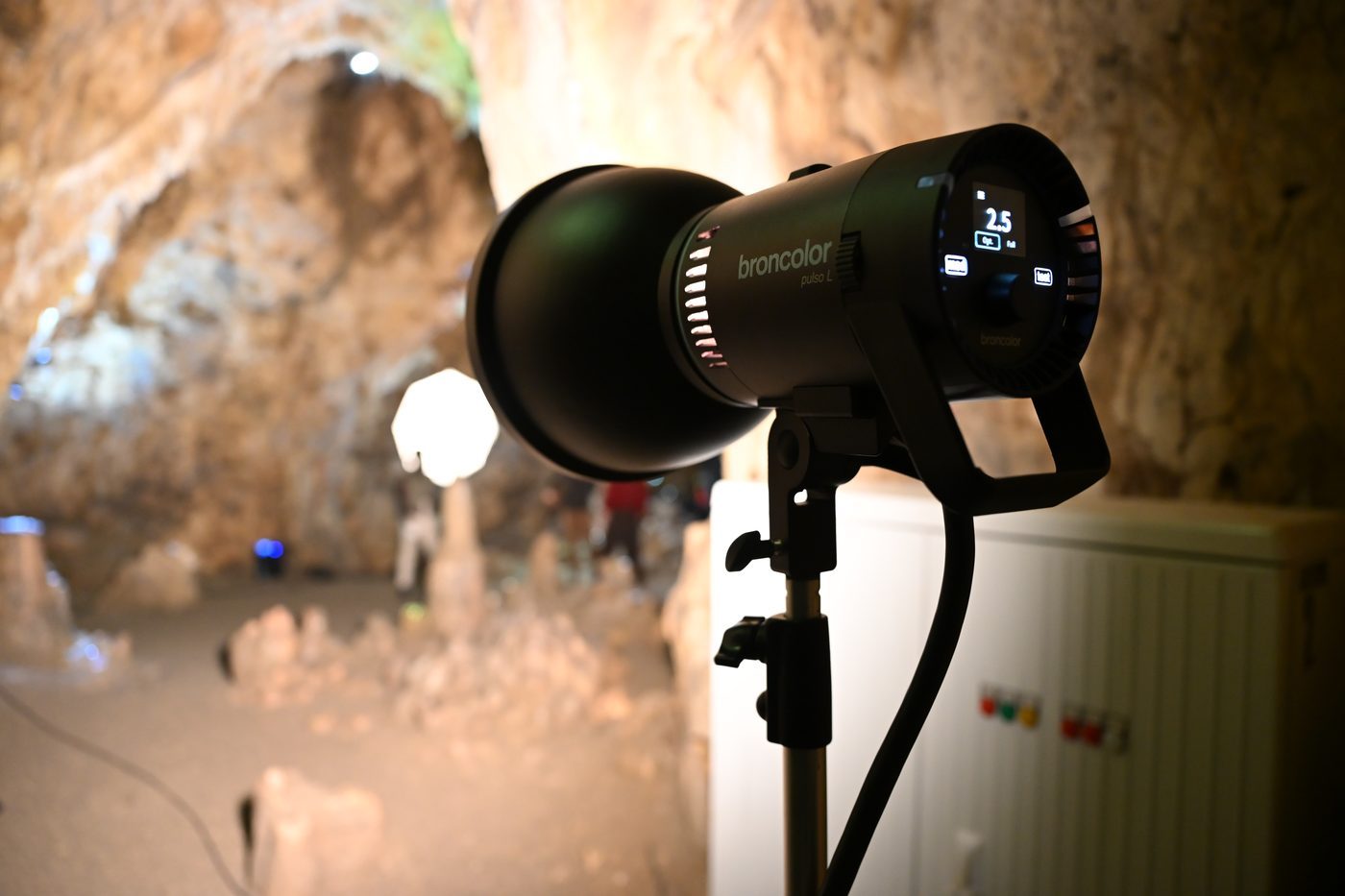 A Pulso L head with standard reflector in the cave, next to the mains supply