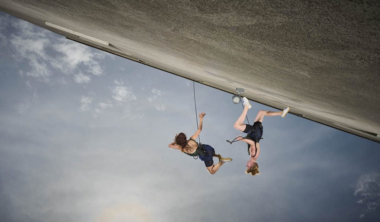 UR Her Ground Is Air 2 zu 3
