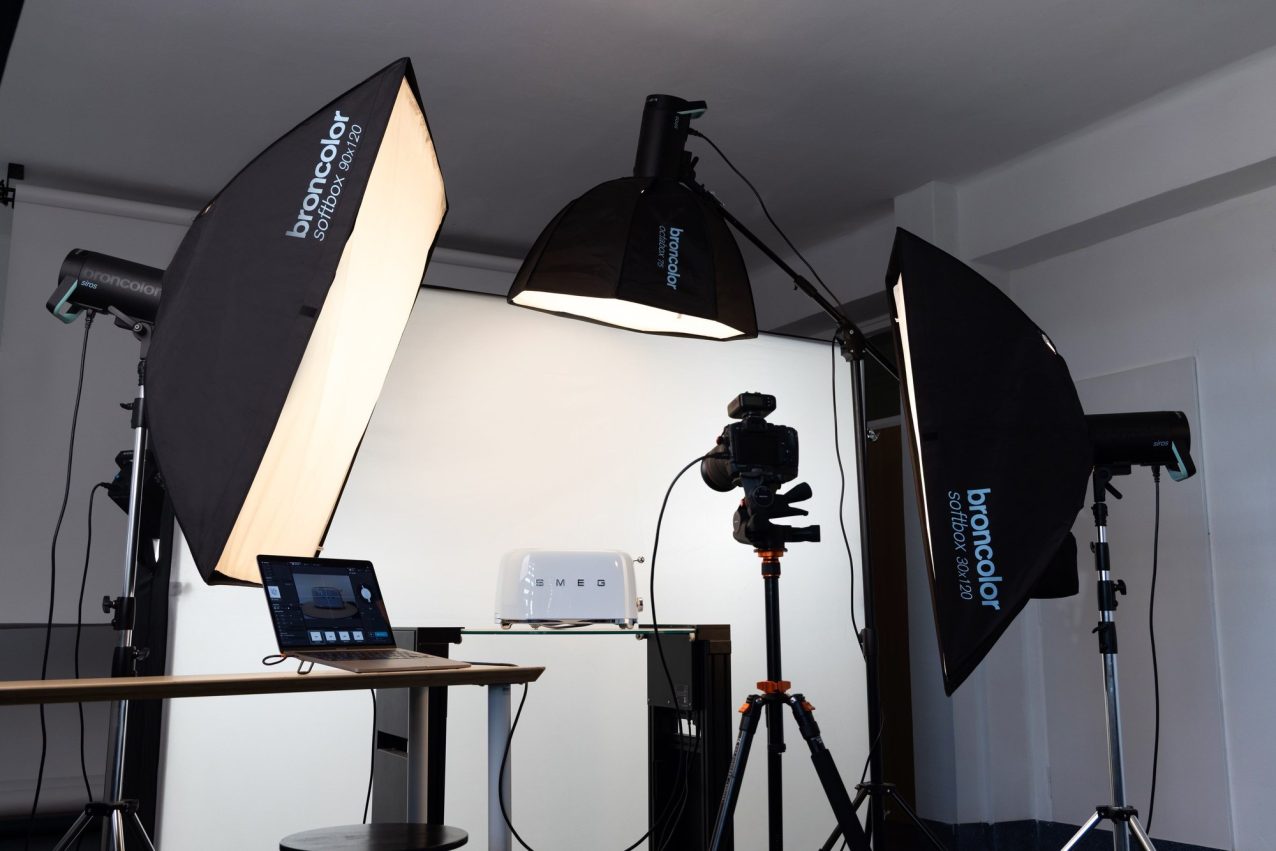 Recommended three-light set-up with broncolor Siros and softboxes