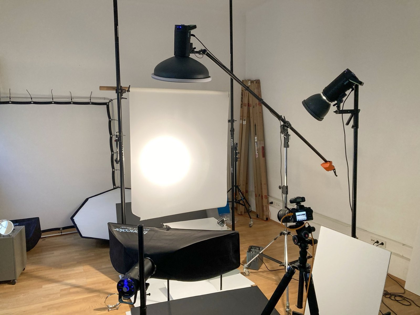 Compact in-house product photography setup with Siros