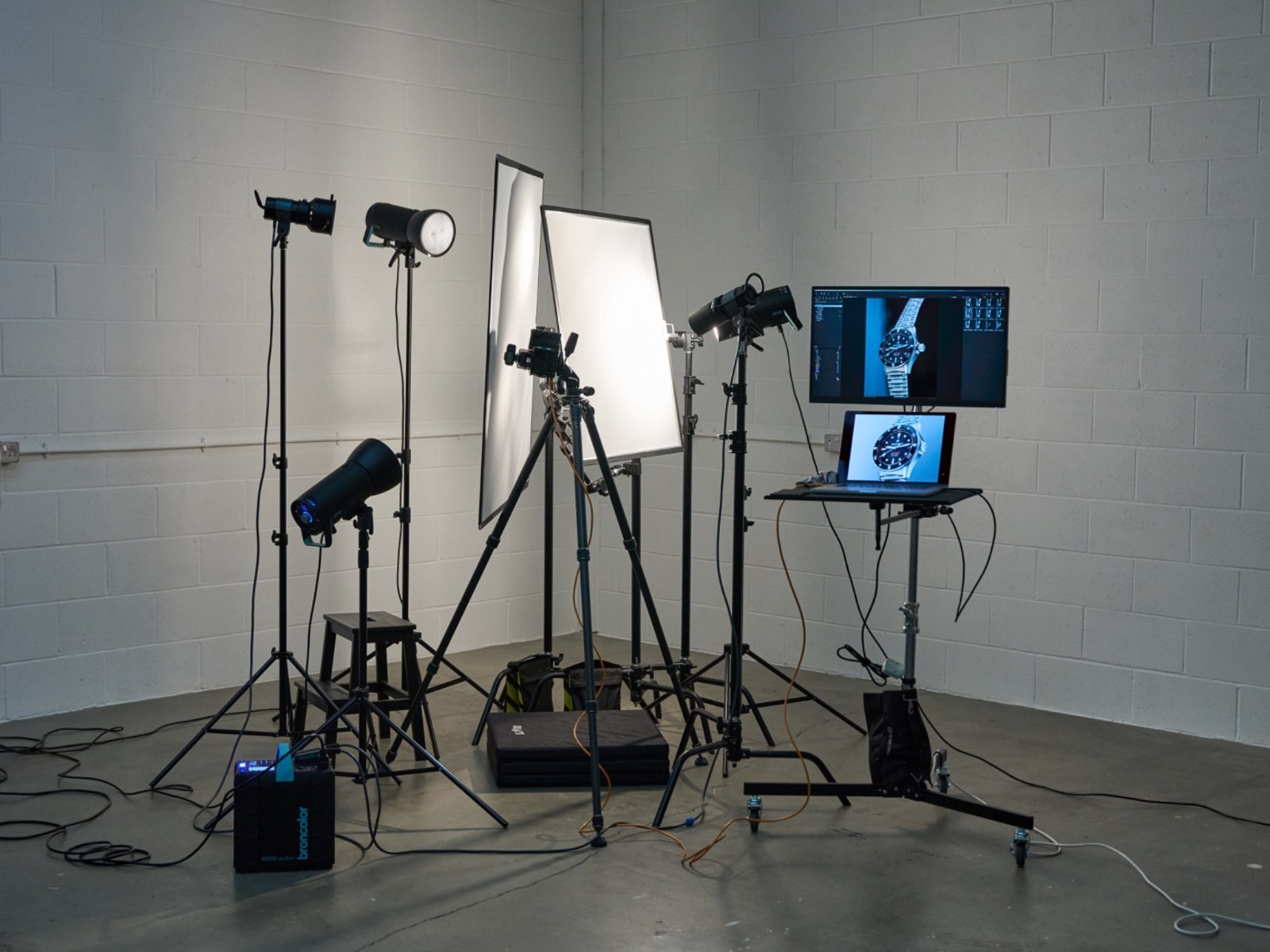 Watch product photography in an in-house studio with Siros 800 S and Scoro